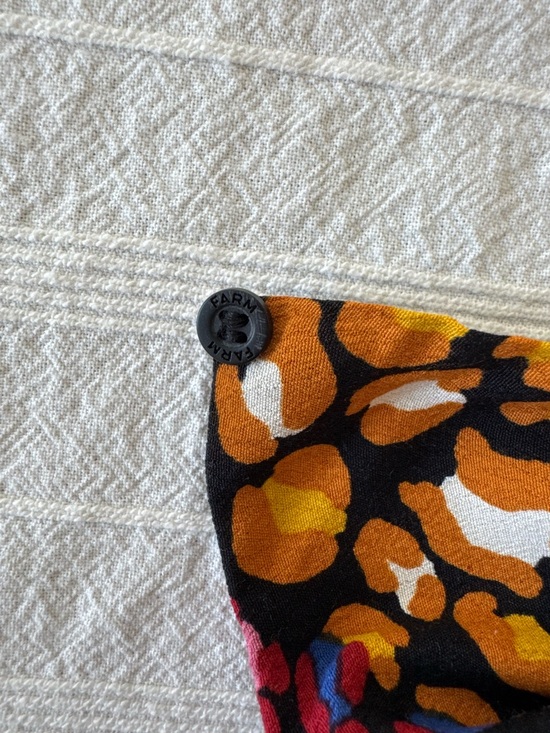 FARM Rio Spotted Floral Square Neck Multicolor Cropped Cami - Picture 6 of 7